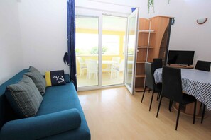 TV - Holiday apartment with air conditioning (Baška)