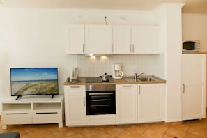 Fridge, oven, dishwasher - (401) 2-room apartment - apartment block "Atlantic" (Kühlungsborn)