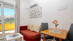 Interior - Holiday apartment with balcony and air conditioning (Baška)