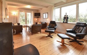 TV, peis, DVD-spiller og fotballspill