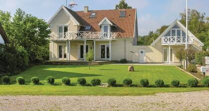 Pet friendly home in Frørup with sauna