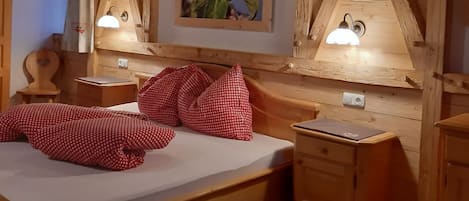 1 bedroom, desk, travel cot, WiFi