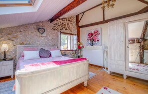 4 chambres, lit parapluie, draps fournis