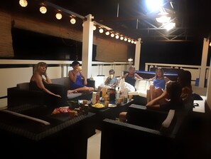 Family dining - Aloe de Diniwid (Boracay Island)