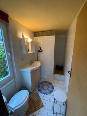 Bathroom - Holiday home No. 2 - Rügen-Fewo 102 (Sagard)