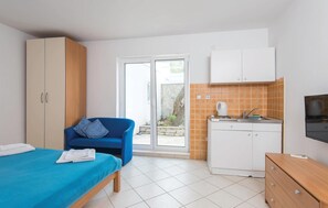 8 Schlafzimmer, Reisekinderbett, kostenloses WLAN, Bettwäsche