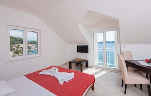 8 makuuhuonetta, vauvan matkasänky, ilmainen Wi-Fi, vuodevaatteet