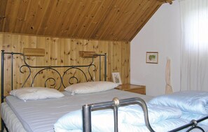3 Schlafzimmer, Reisekinderbett