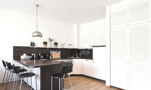 Unclassified image, 5 of 8, button