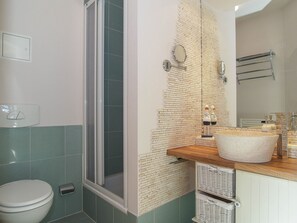 Douche, serviettes fournies