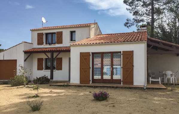 A two-story house with a tiled roof, wooden shutters, and a satellite dish. - 3 bedroom beautiful home in La Tranche sur Mer (La Tranche sur Mer)