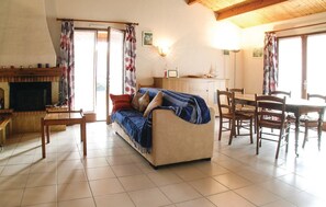 Living area - Stunning home in La Tranche sur Mer (La Tranche sur Mer)