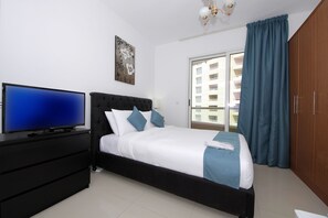 Iron/ironing board, free cribs/infant beds, free WiFi - Piks Key - Lakeside Tower C (Dubai)