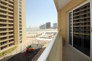 Balcony - Piks Key - Lakeside Tower C (Dubai)