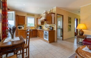 Fridge, oven, stovetop, dishwasher - Beautiful home in Lauris with WiFi (Lauris)