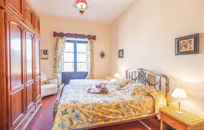 5 bedrooms, bed sheets