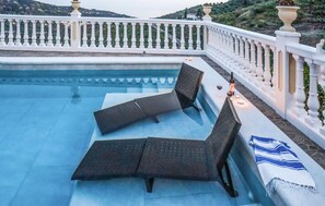 Pool - 3 bedroom awesome home in Corumbela (Corumbela)