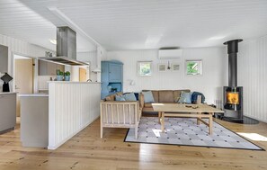 TV, fireplace - 3 bedroom beautiful home in Tranekær (Tranekær)
