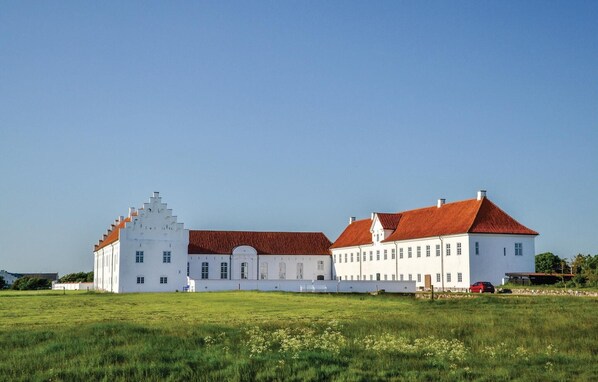 Exterior - Nice home in Løgstør with kitchen (Løgstør)