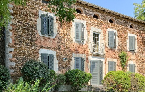 Nice home in Arjuzanx with private swimming pool, can be inside or outside