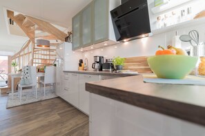 Kühlschrank, Mikrowelle, Ofen, Geschirrspüler