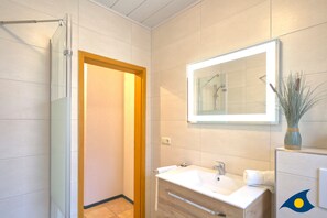 Shower, towels