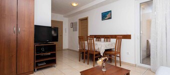 Loma-asunto vain 100 metrin pääss���� merest�����