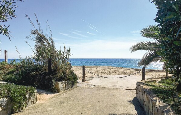 Ubicación cercana a la playa y pesca