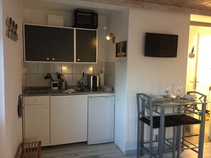 Kühlschrank, Geschirrspüler, Hochstuhl