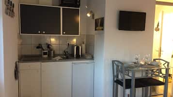 Refrigerador, lavavajillas, silla alta para bebés