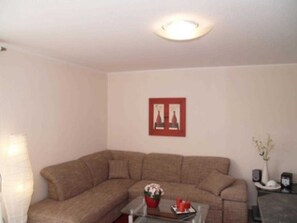 Unclassified image, 5 of 9, button