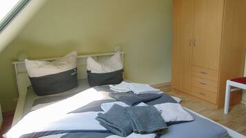 2 habitaciones, cuna de viaje, wifi y ropa de cama