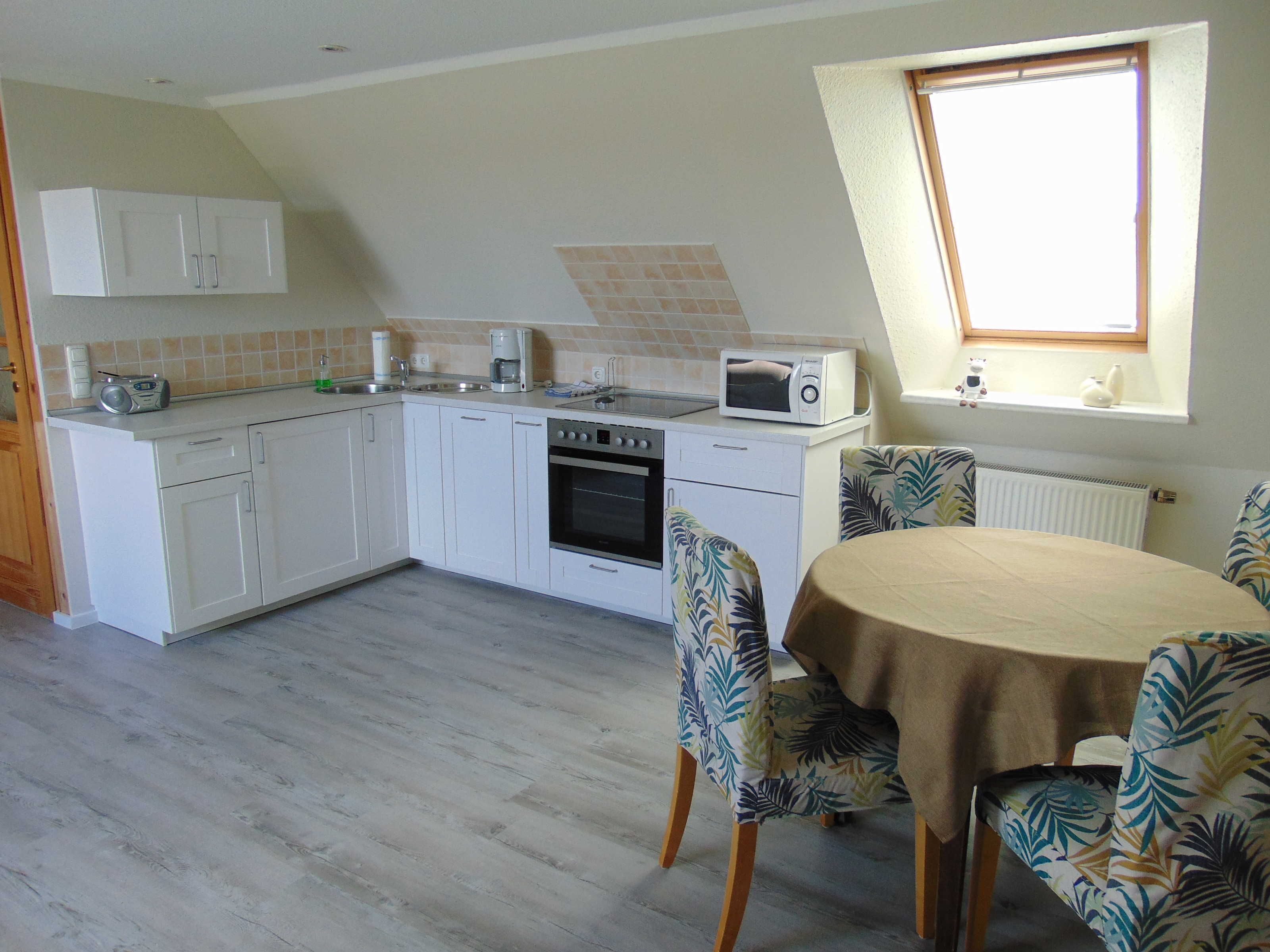 Refrigerador, microondas, horno y lavavajillas 