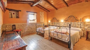 4 bedrooms, travel cot, free WiFi, bed sheets