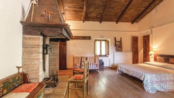 4 habitaciones, cuna de viaje, wifi gratis y ropa de cama