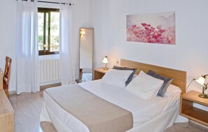 4 bedrooms, travel crib, free WiFi