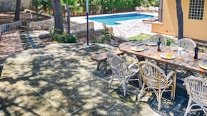 A patio with a pool, outdoor furniture, and a stone-tiled floor. - Stunning home in Bahia Azul-Badia Blava (Bahia Azul-Badia Blava)