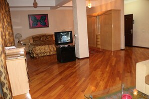 Studio | Minibar, in-room safe, desk, rollaway beds - Nur-2 Hotel (Baku)