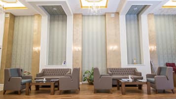 Coin salon dans le hall