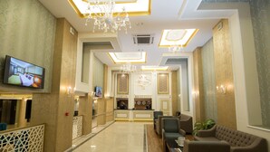 Lobby-lounge