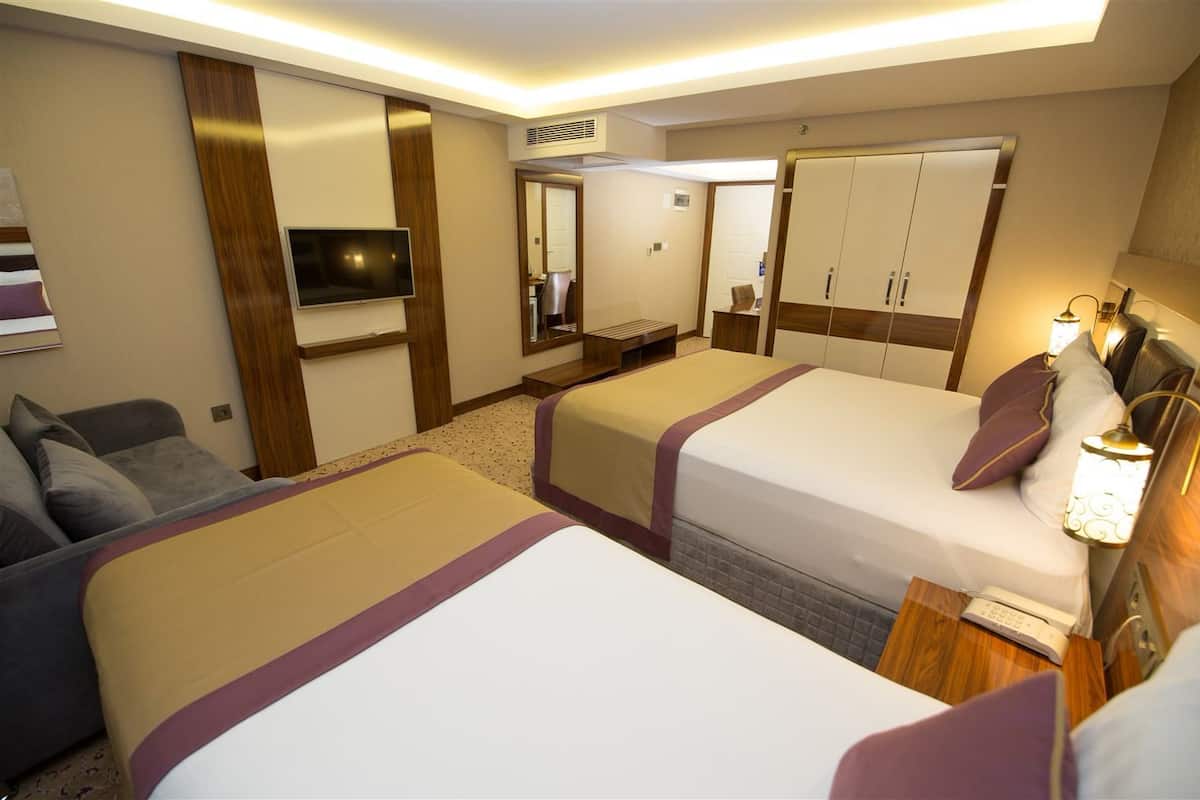 Family Suite | Minibar, in-room safe, desk, laptop workspace