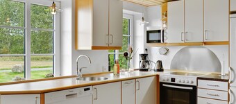 Beautiful home in Rønne with WiFi