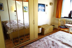 2 bedrooms, WiFi, bed sheets