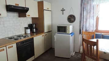 Fridge, microwave, oven