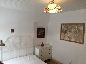 5 habitaciones, escritorio, cuna de viaje y wifi 