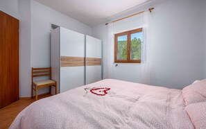 2 bedrooms, WiFi - Holiday apartment with outdoor pool, sauna and hot tub (Drenje)