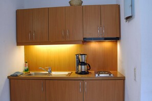 Elkedel, brødrister, højstol