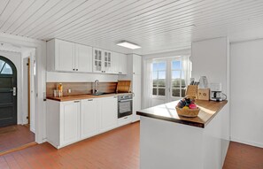 Geladeira, micro-ondas, cooktop, lava-louças