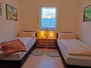 2 Schlafzimmer, Reisekinderbett, WLAN, Bettwäsche
