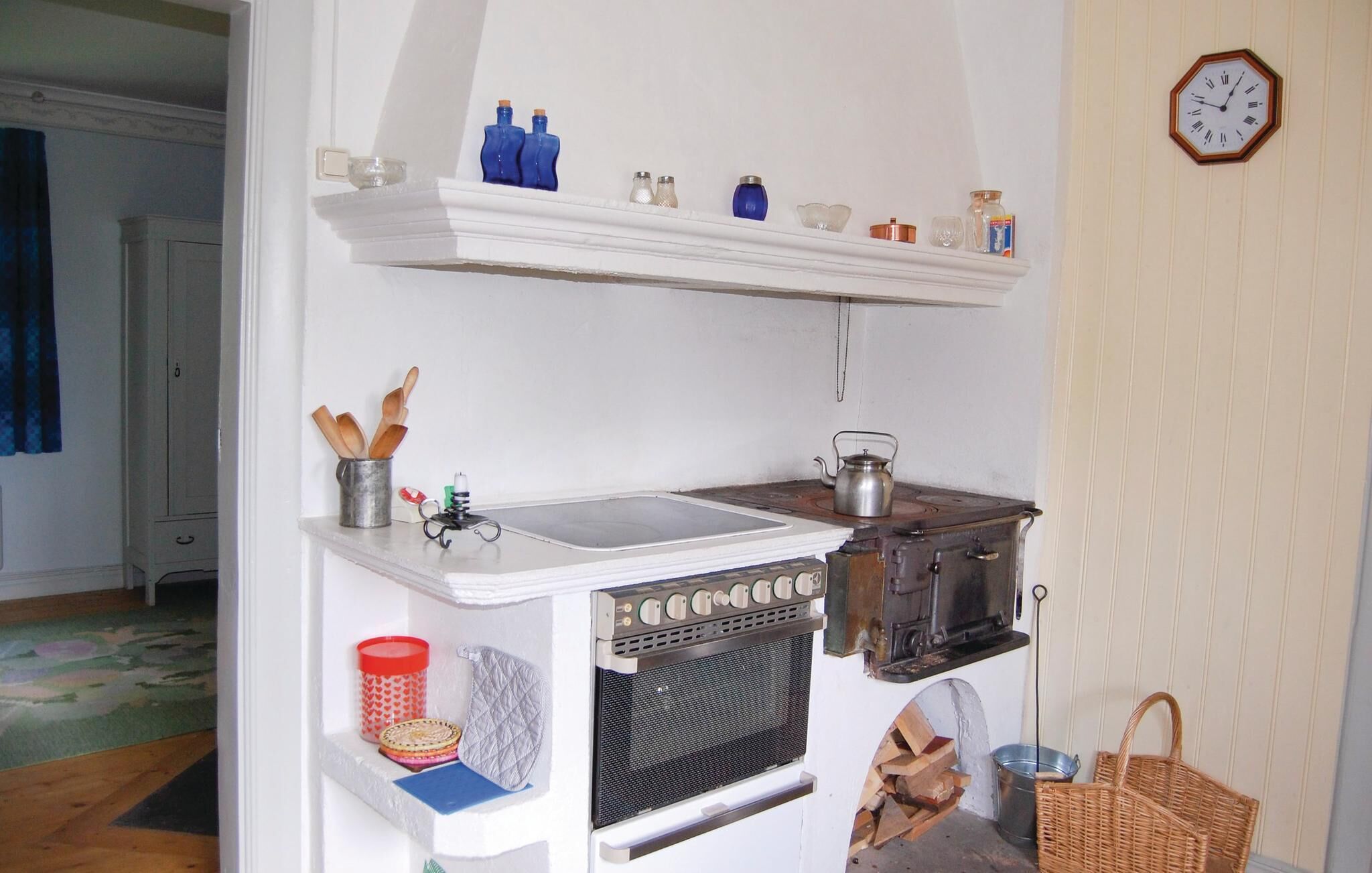 冷蔵庫、コンロ、コーヒー / ティーメーカー